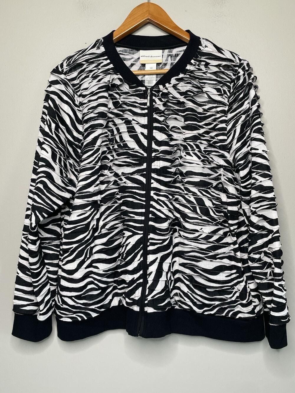 Alfred Dunner Women’s 16W Black White Zebra Print Ruffle Zip Jacket